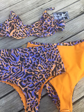 Load image into Gallery viewer, Two Pieces Hot Pant Leopard Reversible
